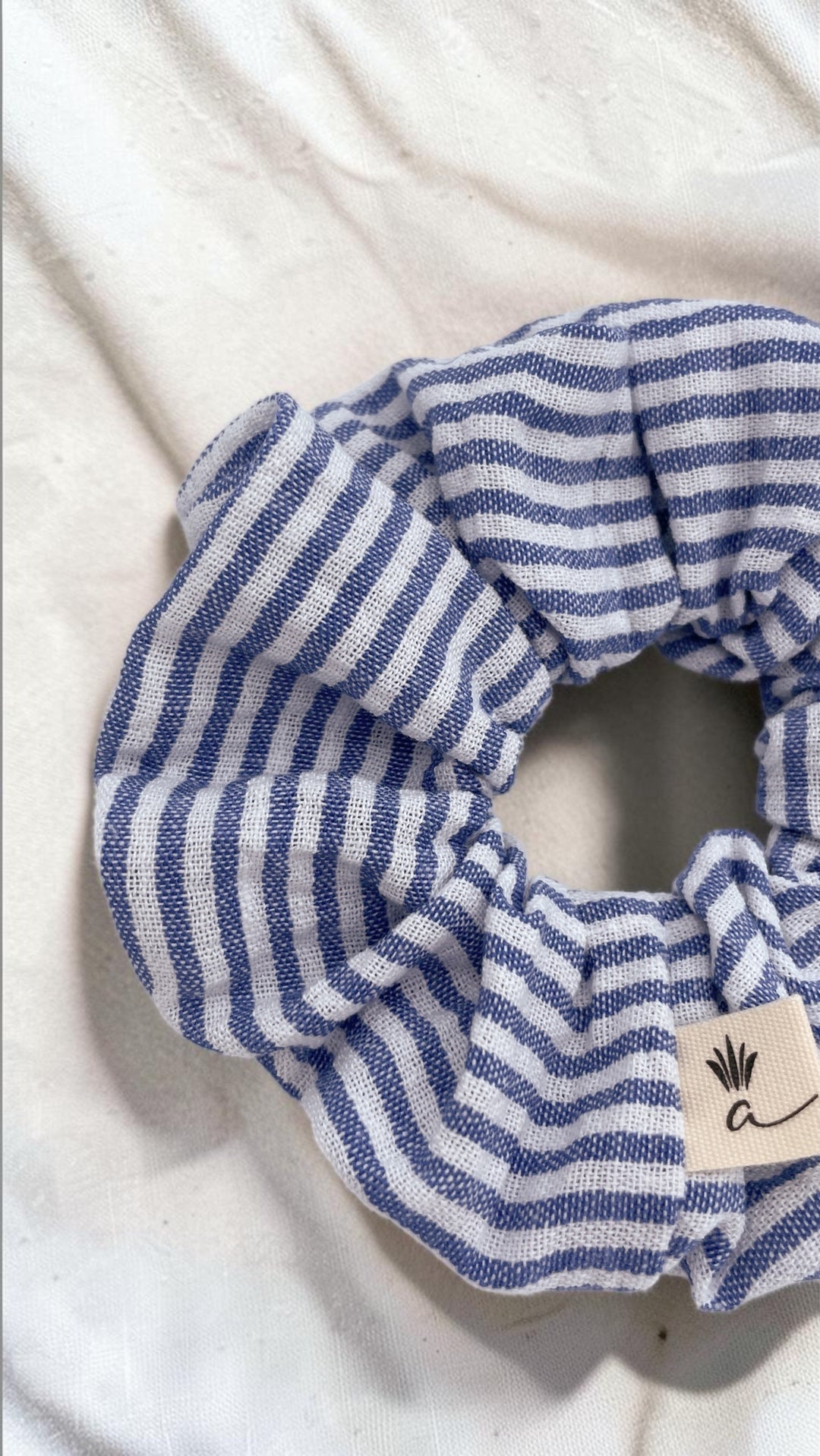 Scrunchie - Striped blue