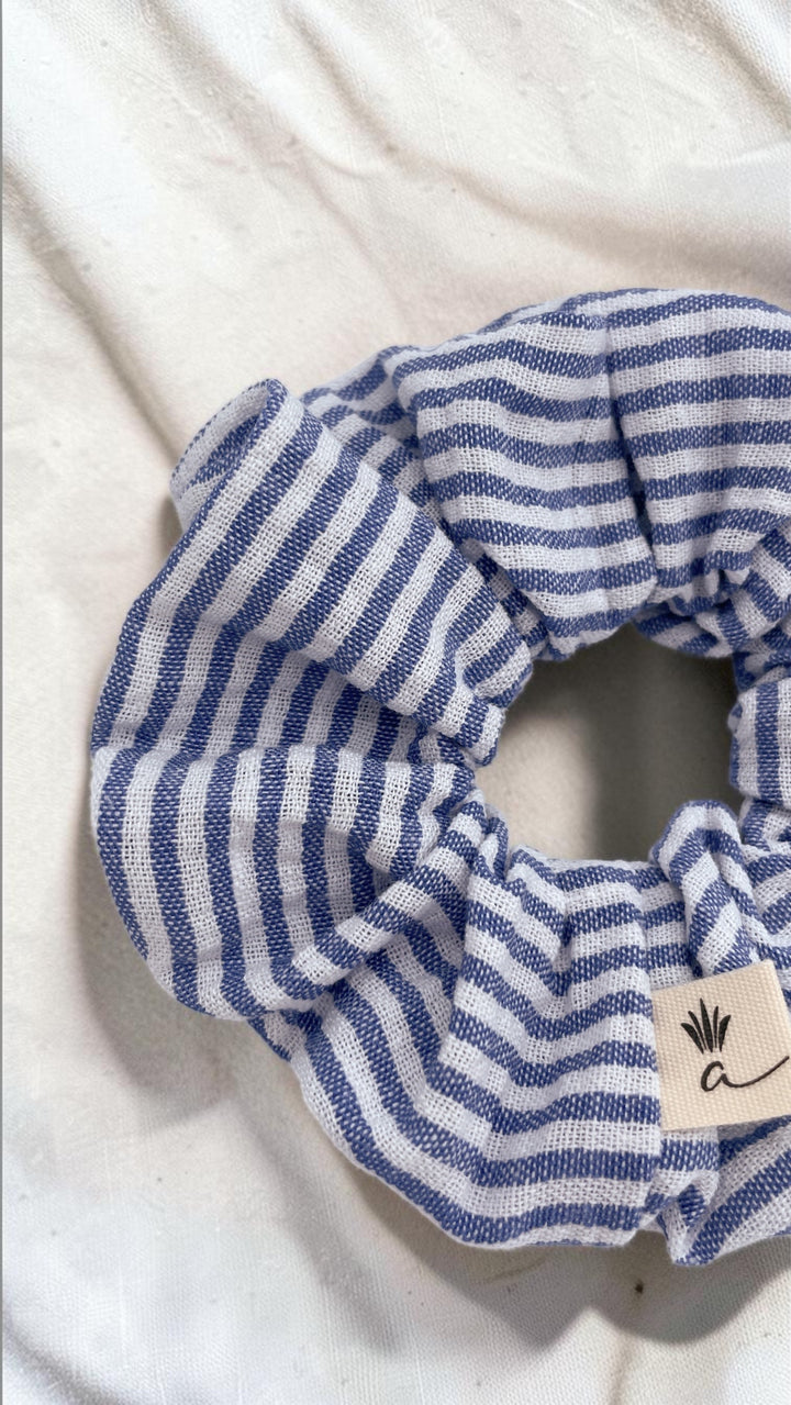 Scrunchie - Striped blue